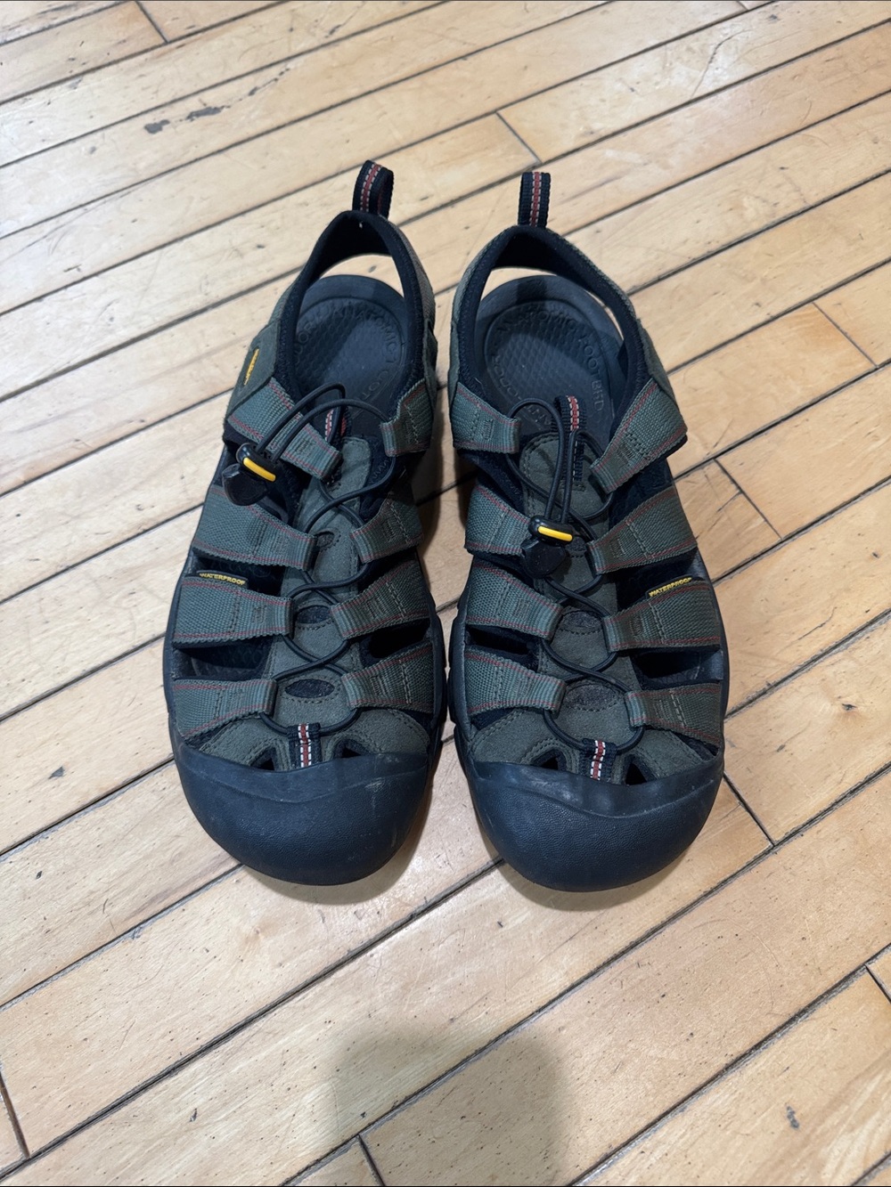 Keen Men's Closed-Toe Sandals in Dark Green and Black